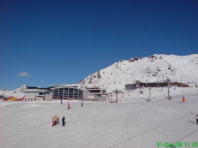 Heliport bei der Idalp - der Heli war erwartungsgemäss den ganzen Tag im Rettungseinsatz. Laut einem Angestellten der Silretta-Bahn hatte es 20.800 Besucher...