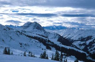 Aussicht von der Ehrenbachhöhe. Den Berg im Hintergrund dürften die Meisten kennen...