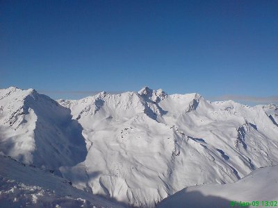Allerdings nicht Richtung St. Anton. Hier soll übrigens die Verbindung gebaut werden. Angeblich mit 3 Liften. Ist aber noch nicht sicher.