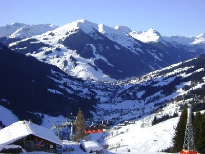 Die roten Gondeln und Hinterglemm