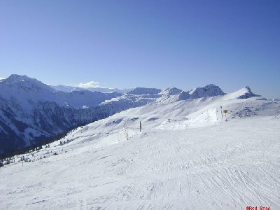 Unberührte Hänge am Ende des Tales