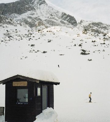 Liftwarthäusle SL Hirschbichl, der auf den steilen Hügel führte