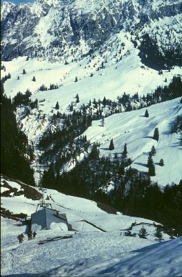 Station des Grabenlifts beim Brentenjoch mit Trasse zum Steinberg.