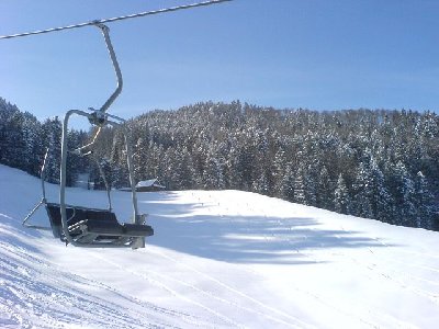 Sessel und Spuren im Schnee.JPG