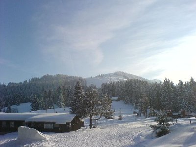 Bergrestaurant Wolzen und Wannenspitz.JPG