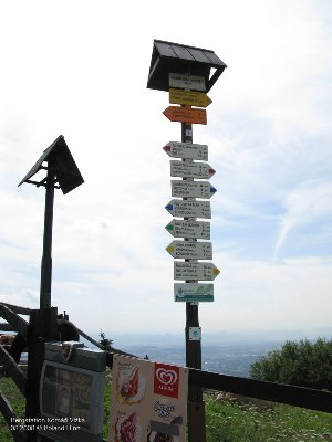 Wegweiser auf Komáří Vížka.