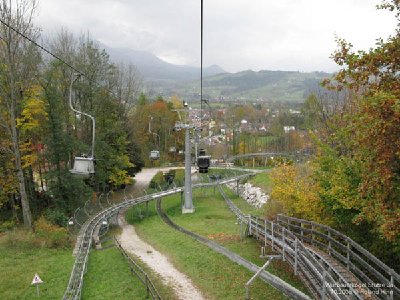 Die nachträglich eingefügte Stütze 3a und die Kreuzung von Sommerrodelbahn und Alpine Coaster