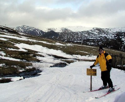 Bach queren auf dem Cairnwell, Glenshee, 11.2.2002