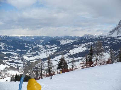 Noch ist fast alles weiss in der Landschaft trotz März.