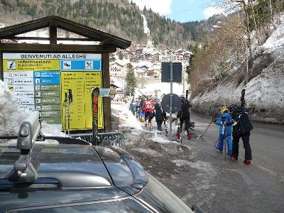 Der Bus hält 50m hinter der Talstation...