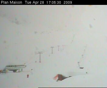 Das durchfahren der Sesel ist derzeit nur erschwehrt möglich.<br />Ob das Restaurant rechts nochmal aufmacht ist auch fraglich.