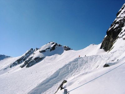 Vorne das "Blowhole", die "natürliche Halfpipe"