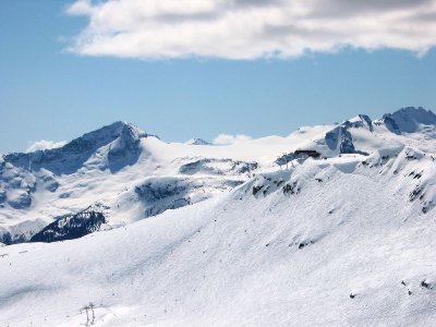 Bergstation 4-KSB Symphony Express und Bergriesen des Garibaldi Parks