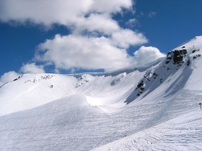 Flute Bowl vom Einfahrtsgate betrachtet