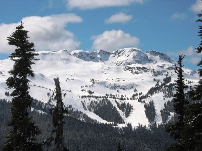 Etwas näher, von der Talstation 7th Heaven. Man sieht die 524 Hm der 4-KSB Harmony Express.