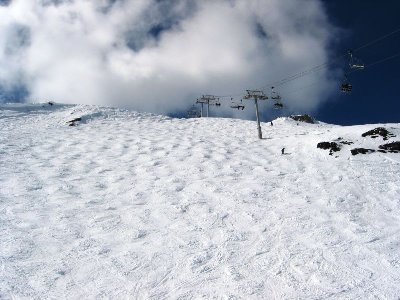 Steilhang "Little Whistler Peak" direkt unterhalb der 4-KSB. Wirklich sehr steil, aber tolle Schneeverhältnisse
