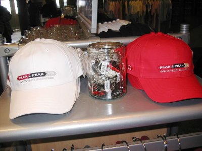 Alles folgenden Bilder wurden im Shop der Roundhouse Lodge am Whistler Mtn aufgenommen. Die Dinge sind aber auch unten im Ort erhältlich