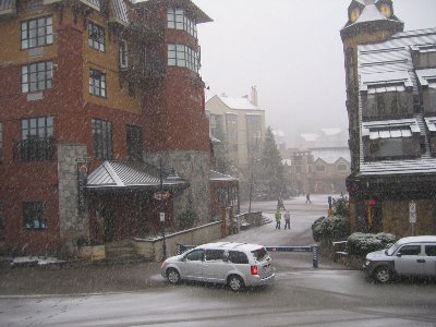 Schneefall in Whistler, 650 m, am Ostermontag