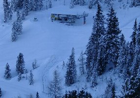 Schneekanone und Schneileitung an der Talstation DSB Balbach