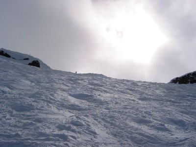 Vom Peak-Chair aus ist die oben haarsträubend steile aber breite Whistler Bowl erreichbar. Eine Messlatte für jeden, der sich für einen guten Skifahrer hält