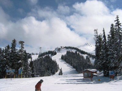 Ausblick von der Garbanzo-Bergstation zur Roundhouse-Lodge, davor der "Upper Whisky Jack"
