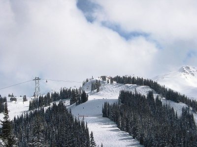 Zoom zur 10-EUB Village Gondola II und zur P2P-Bahn