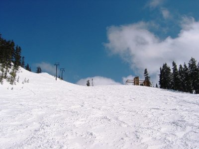 "Upper Dave Murray Downhill" Starthang, rechts das Starthaus der dortigen GMC-race centers
