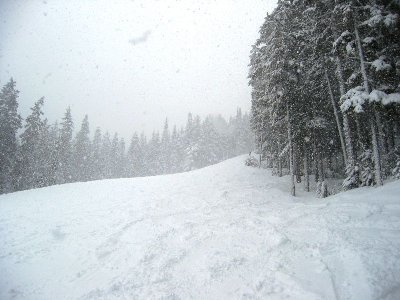 Abfahrt "Tokum" am Garbanzo Express, während des Schneesturms