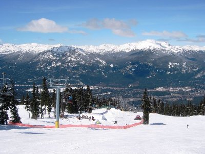 4-KSB Solar Coaster Express und ein Teil des riesigen Funparks im oberen Bereich