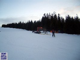 Ein PB 240D fährt die Piste hinauf