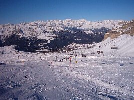 Am &amp;quot;Groste&amp;quot;. Links unten die Bergstation 4 Sessel, in der Mitte die neue 6 Sessel und ganz rechts die 6 Pers. Kabinenbahn.