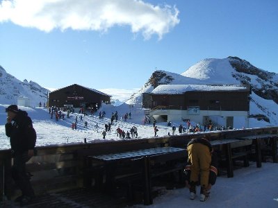 Jochpass, rechts Bergstation 4KSB Jochpass, links Bergstation 2KSB Engstlenalp