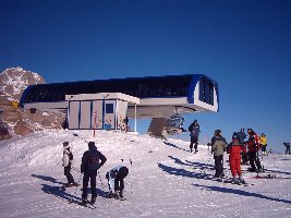 Bergstation neuer 6 Sessel in Madonna am &amp;quot;Groste&amp;quot;. Ersatz für 2x 2 Sessel. Die waren uralt und extrem langsam.