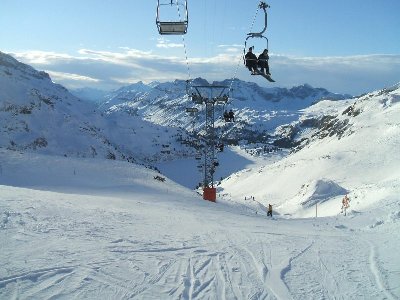 Blick von der Piste auf den Engstlensee
