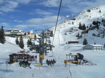 4SB Trübseehopper von Garaventa mit Mittelstation, verbindet das Titlis mit dem Jochpassareal