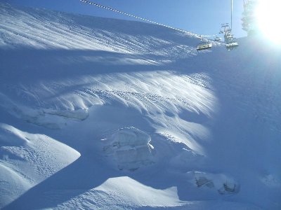 Schneebedeckte Gletscherspalten, Freeriden nicht unbedingt empfehlenswert