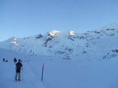 Beginn der Talabfahrt, links Titlis, rechts Jochpass