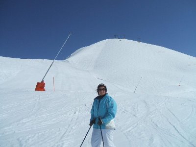 Die sagenumwobene Kuppel des Garaventa SL Brämabüel, hinter der hübschen Verwandten war die sonstige Buckelpiste glatt wie ein Babypopo