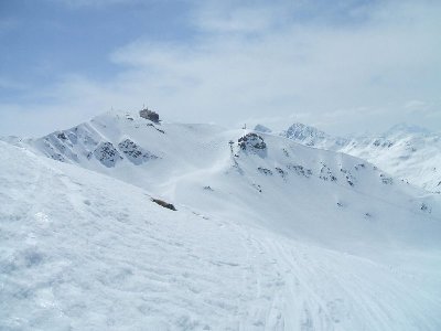 Blick vom Brämabüel auf die Jakobshorn-Bergstation