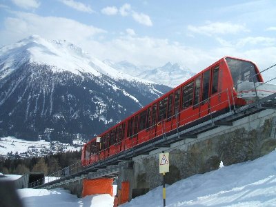 Parsennbahn wie fast alles auf Parsenn von Garaventa, im Hintergrund Jakobshorn