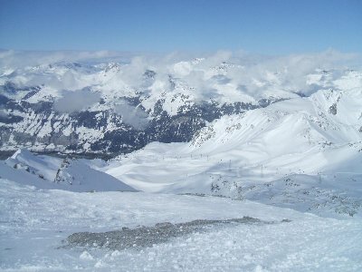 Blick vom Gipfel Nord (1) auf die Schieferbahn (von Roll). Eine dritte Sektion nach Serneus war auch schonmal geplant