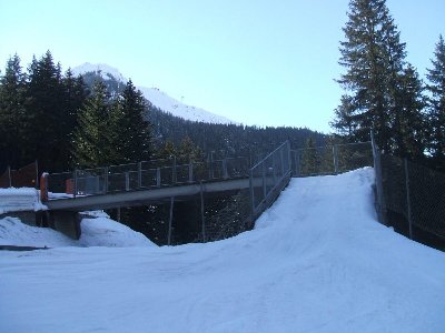 Blick auf die Brücke von der Talabfahrt 49 nach Klosters, also ich hätte die schwarz markiert