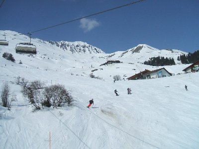 Blick aus der Stätzerhornbahn auf 4KSB Stätzertäli. Die Pisten in diesem Areal waren nur morgens gigantisch genial zu fahren, ab Mittag ne Zumutung