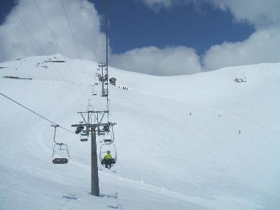 Trasse der 2 KSB, die dazugehörige Piste war Nachmittags ohne Buckel noch ein herrlicher Firntraum^^