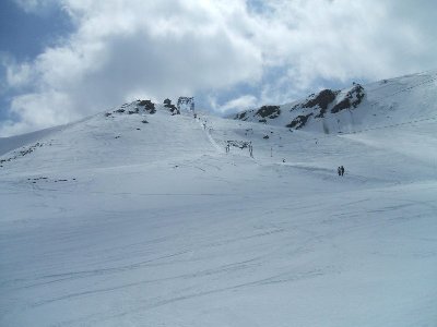 Im Letzten Sektor macht er einen 90°! Knick und verläuft daraufhin relativ steil