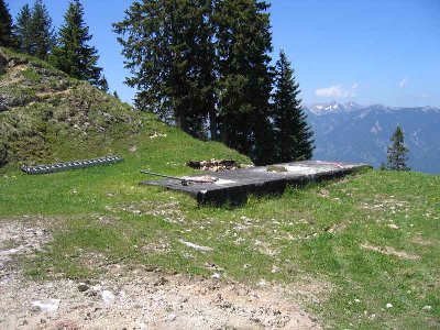 Das Bergstationsfundament der alten Kreuzjochbahn.