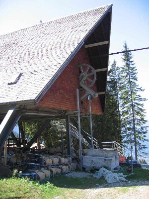 Alte Talstation mit Sessellager.