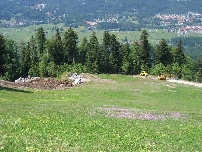 Links die alte Talstation des Olympialifts. Weiter unten entsteht die neue Talstation, erreichbar von der Kandahar.