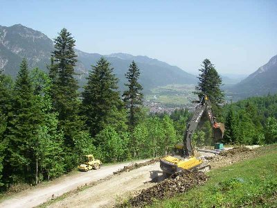 Und auch an der Talstation finden sich die ersten Bagger ein...