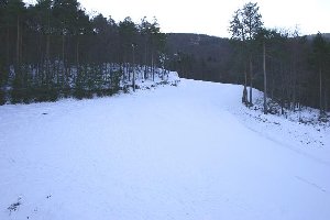 Blick aus der Gondel auf die Familienabfahrt, ab dem WE bestimmt offen.